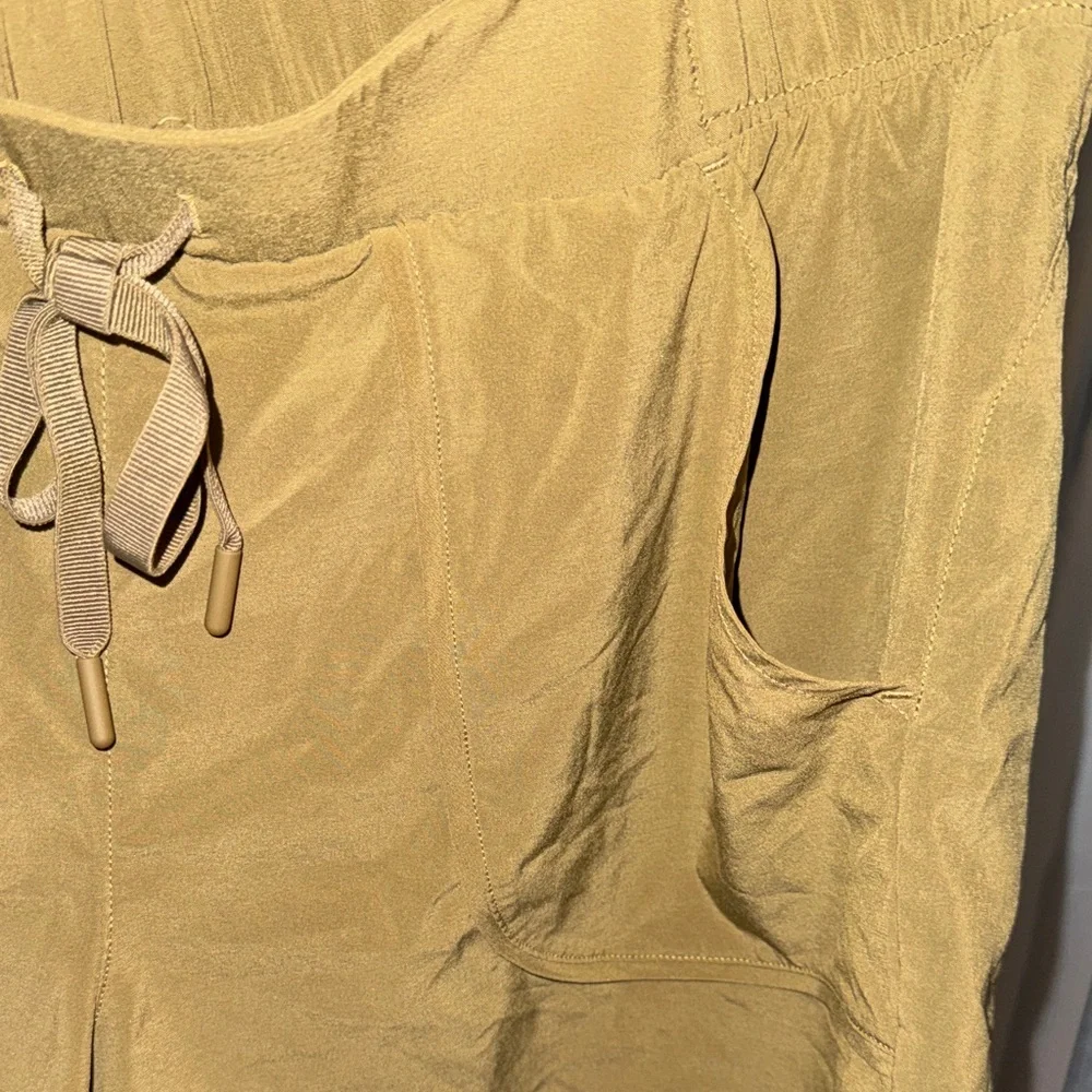 All in Motion- Olive Green Woven Shorts Size Medium - Picture 7 of 12